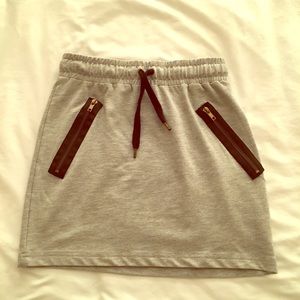 Mini grey cotton skirt with elastic waistband